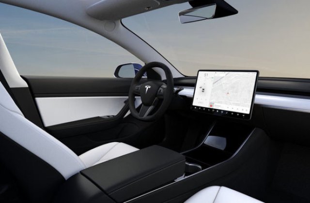 Noi declaratii controversate din partea lui Elon Musk: "Anul viitor lansam taxi-uri autonome, in 2021 vom face o masina fara volan si pedale"