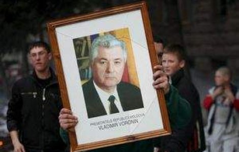 In ziua expirarii mandatului de presedinte, Voronin acuza opozitia ca a pus la cale un puci