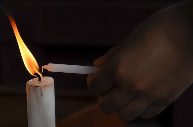 Delegatia Patriarhiei Romane se afla de miercuri la Ierusalim pentru ca sambata sa aduca in Romania Lumina Sfanta