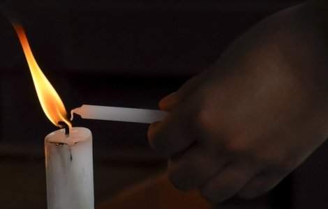 Delegatia Patriarhiei Romane se afla de miercuri la Ierusalim pentru ca sambata sa aduca in Romania Lumina Sfanta