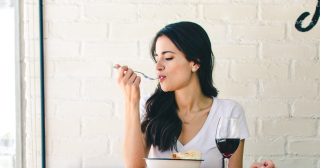 Sfaturi utile de la un specialist pentru a nu te ingrasa in vacanta de Paste si 1 Mai