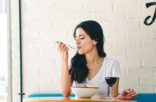 Sfaturi utile de la un specialist pentru a nu te ingrasa in vacanta de Paste si 1 Mai