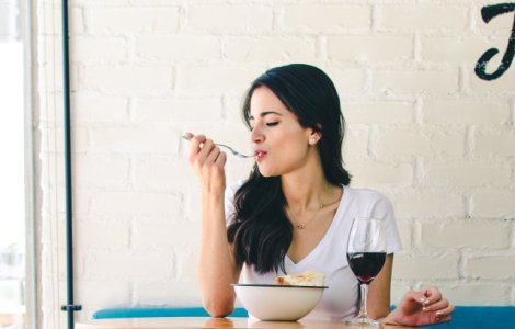 Sfaturi utile de la un specialist pentru a nu te ingrasa in vacanta de Paste si 1 Mai