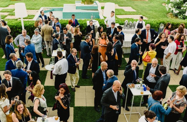 Cum te imbraci la un eveniment corporate. 4 reguli esentiale de care sa tii cont