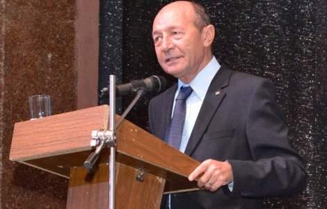 Basescu vorbeste despre "un razboi cu trei tabere ce are ca victime Romania, romanii si justitia"