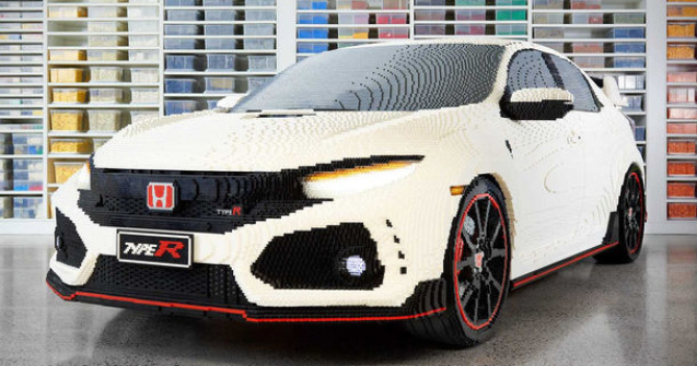 Lego a construit un Civic Type R in marime naturala: Hot Hatch-ul este fabricat din peste 320.000 de piese