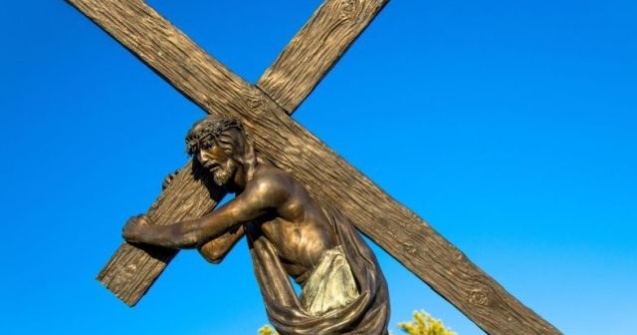  Top  9 detalii de luat in seama despre Paste. Ce greutate ar fi avut crucea carata de Iisus