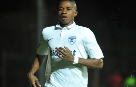 Un fotbalist din Burundi a facut infarct in timpul unui meci si a murit