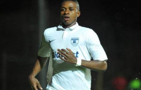 Un fotbalist din Burundi a facut infarct in timpul unui meci si a murit