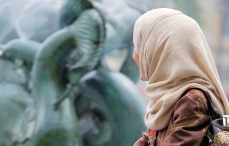 Atentate in Sri Lanka: Politia a publicat din greseala fotografia unei americance printre suspectii cautati