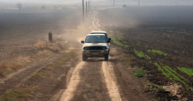Infrastructura rutiera a Romaniei in 2018: o treime dintre drumuri sunt pietruite si de pamant si doar 4.6% dintre drumurile nationale sunt autostrazi