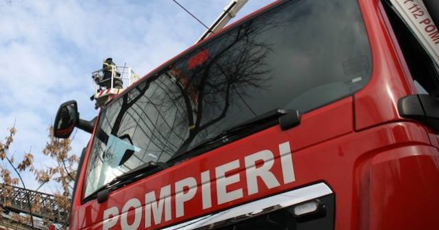 Constanta: Femeie intoxicata cu fum dupa ce garsoniera i-a luat foc de la o lumanare