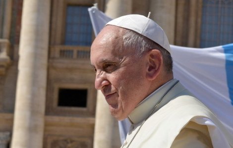 Papa Francisc le-a cerut angajatilor din saloanele de infrumusetare sa evite barfele