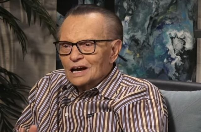 Jurnalistul Larry King ar fi suferit un atac de cord/ VIDEO