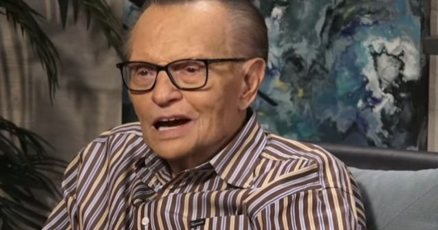 Jurnalistul Larry King ar fi suferit un atac de cord/ VIDEO