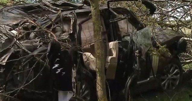 Obiecte personale si parti din caroseria masinii in care a murit Razvan Ciobanu ar fi fost luate de localnicii din Sacele