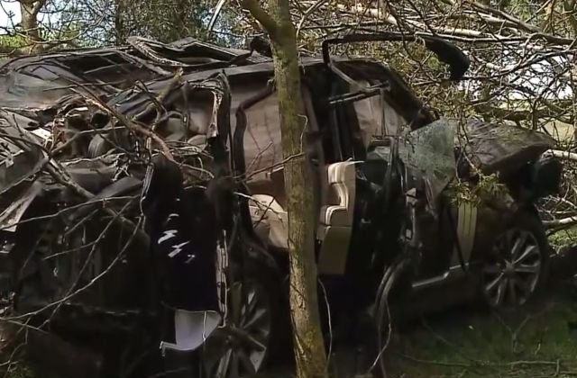 Obiecte personale si parti din caroseria masinii in care a murit Razvan Ciobanu ar fi fost luate de localnicii din Sacele