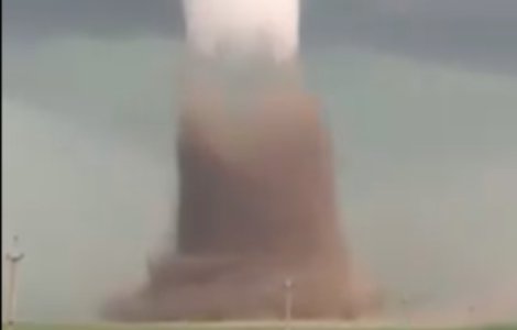 Peste 400 de familii au ramas fara curent electric, in urma tornadei din Calarasi