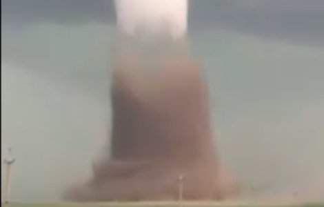 Peste 400 de familii au ramas fara curent electric, in urma tornadei din Calarasi