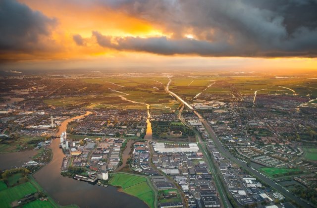 Cerul, vazut prin ochii pilotilor si al turistilor: 10+ fotografii din avion, realizate in momente de-a dreptul impresionante