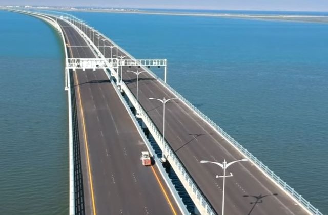 Unul dintre cele mai lungi poduri maritime din lume, inaugurat in Kuweit/ VIDEO