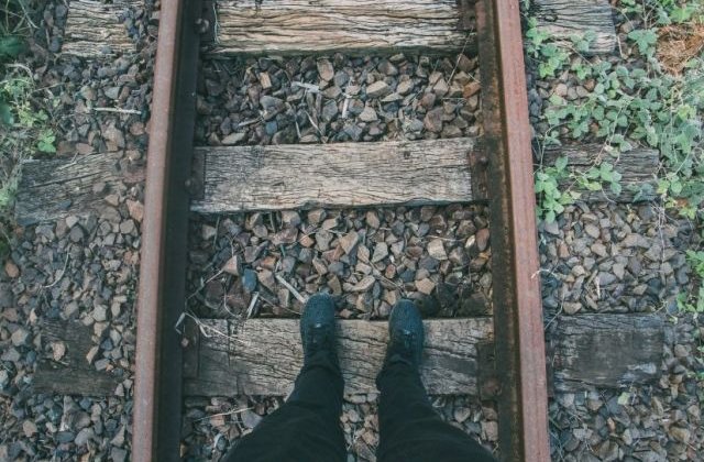 Trei tineri au murit loviti de tren in timp ce isi faceau selfie-uri pe calea ferata
