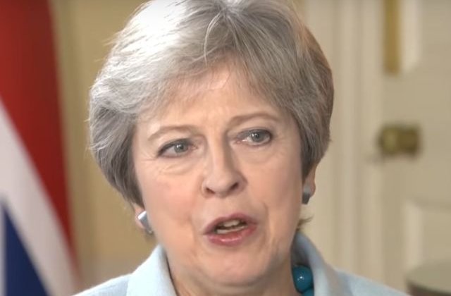 Scurgeri de informatii privind Huawei. Ministrul Apararii, demis de Theresa May