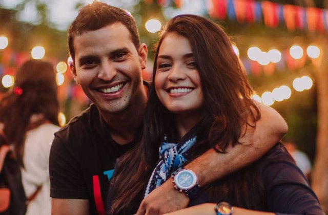 10 intrebari pe care sa i le pui partenerului pentru a-i testa loialitatea