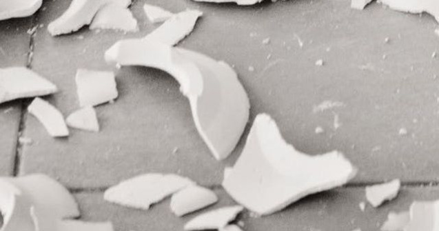 Tanar, arestat pentru ca si-a ucis tatal dupa ce acesta l-a lovit in cap cu o farfurie