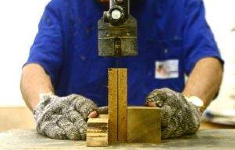 Burse de 200 de lei pentu elevii inscrisi in clase profesionale