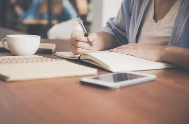 10+ forme de plural gresite, folosite tot mai des de romani