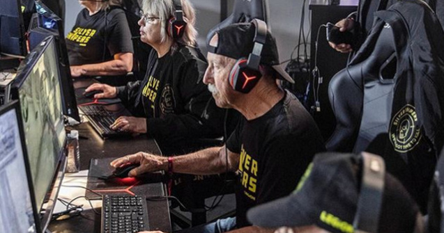  Top  Vesnic tineri: 7 exemple de viata care ilustreaza ca atunci cand exista dedicare nu conteaza varsta