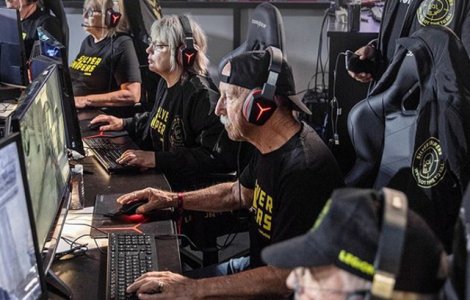  Top  Vesnic tineri: 7 exemple de viata care ilustreaza ca atunci cand exista dedicare nu conteaza varsta