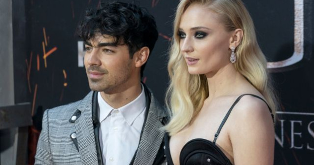 Ceremonie surpriza: Joe Jonas s-a casatorit cu Sophie Turner, Sansa din "Game of Thrones"/ VIDEO