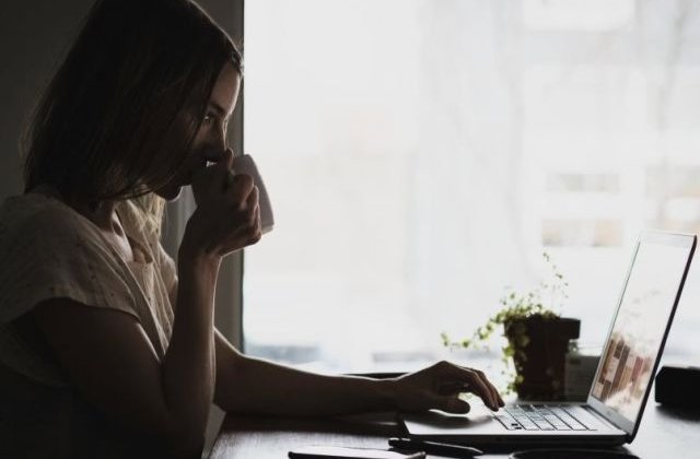 Studiu: O treime dintre utilizatorii de Internet si-ar vinde datele personale unei persoane necunoscute