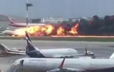 Marturiile supravietuitorilor din avionul care a luat foc in Rusia. Incendiul ar fi fost provocat de un fulger: "Aproape ca ne pierdusem cunostinta de frica"