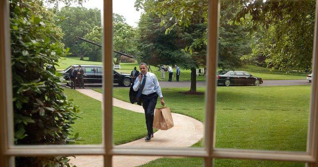 Obama, rugat sa nu mai manance hamburgeri in public