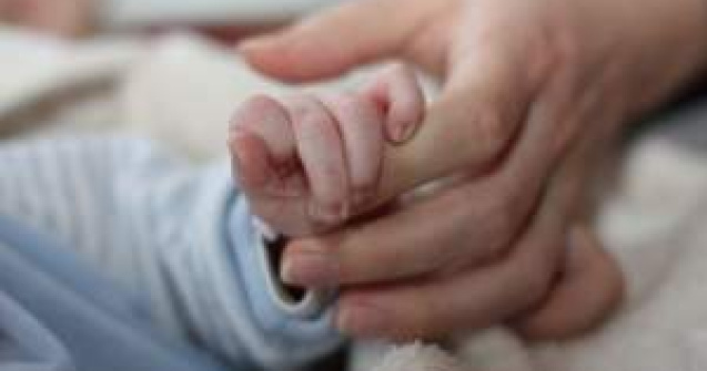 Spor natural negativ in luna martie: 15.000 de nou nascuti si 24.500 de decese