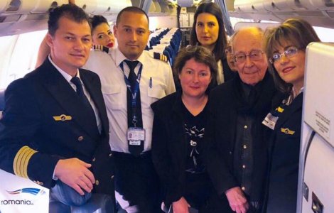 Mihai Sora primeste un abonament pe viata de la TAROM, dupa incidentul cu "robotelul" companiei aeriene