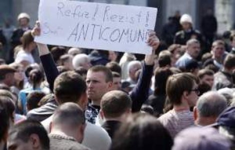 Prima victima a protestelor de la Chisinau: Un tanar a murit batut de politie. Autoritatile dezmint