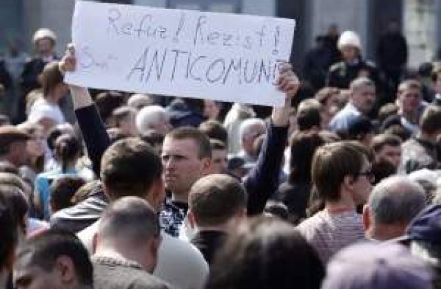 Prima victima a protestelor de la Chisinau: Un tanar a murit batut de politie. Autoritatile dezmint