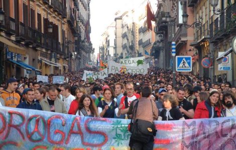 Zeci de mii de "indignati" au manifestat in Spania