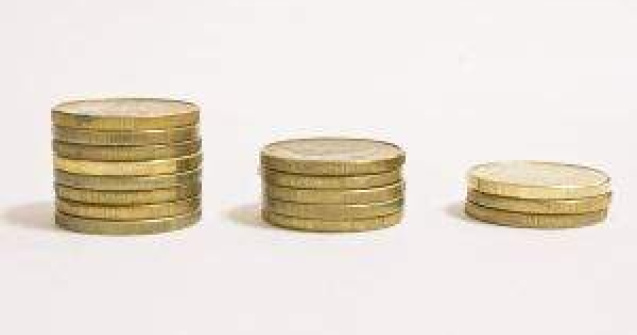 Salariile se reintregesc, indiferent daca economia suporta sau nu