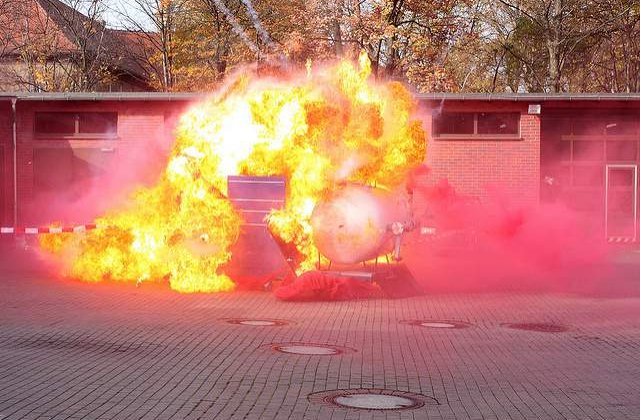 Pericol de explozie pe DN7: O masina a intrat intr-o statie GPL