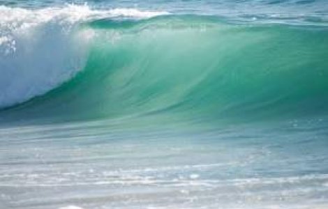  Video  Cum se "calareste" un val inalt de peste 23 de metri?