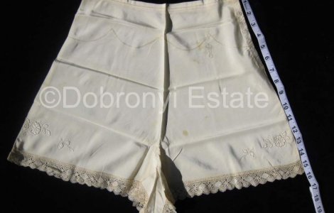 Lenjeria Reginei Elisabeta a ajuns pe eBay