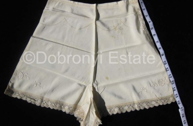 Lenjeria Reginei Elisabeta a ajuns pe eBay