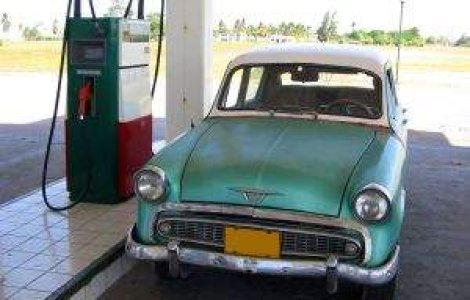 Benzina romanilor este prea "scumpa" pentru cat de ieftina este