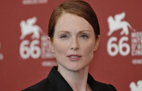 Julianne Moore, mama lui Carrie in remake-ul anuntat