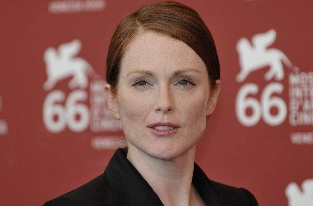 Julianne Moore, mama lui Carrie in remake-ul anuntat